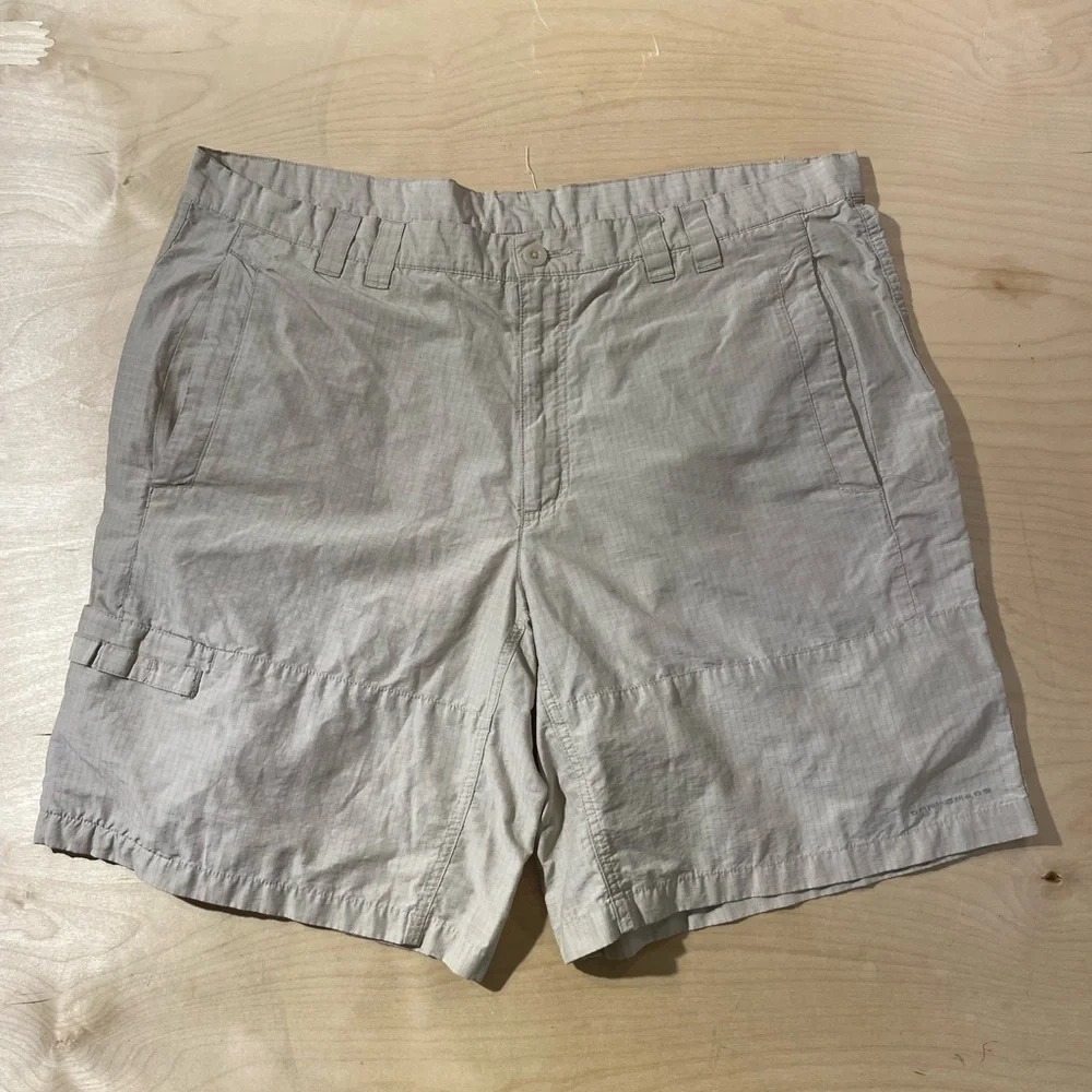 Columbia Men's Tan PFG  Cargo Shorts 42 (OM)